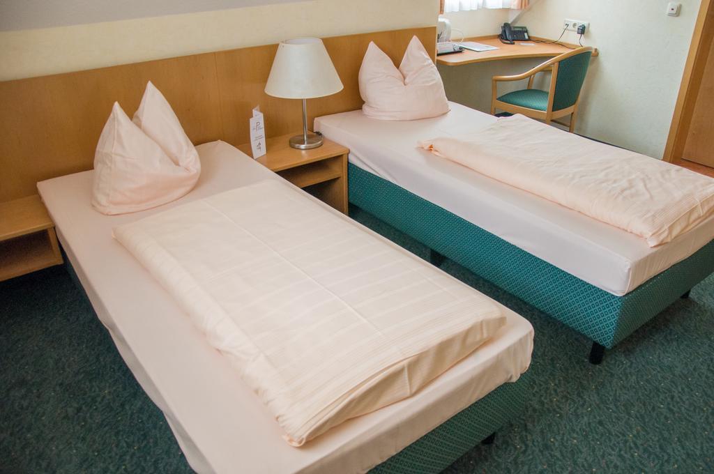 Hotel Domizil Alte Post Püttlingen Pokój zdjęcie