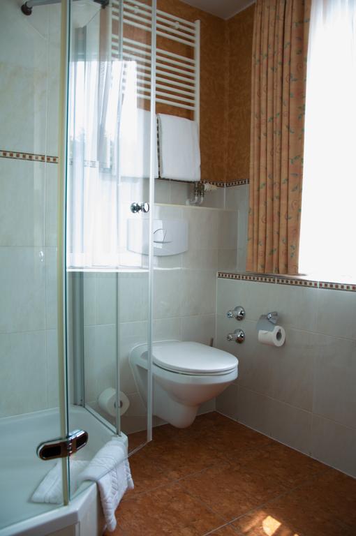 Hotel Domizil Alte Post Püttlingen Zewnętrze zdjęcie