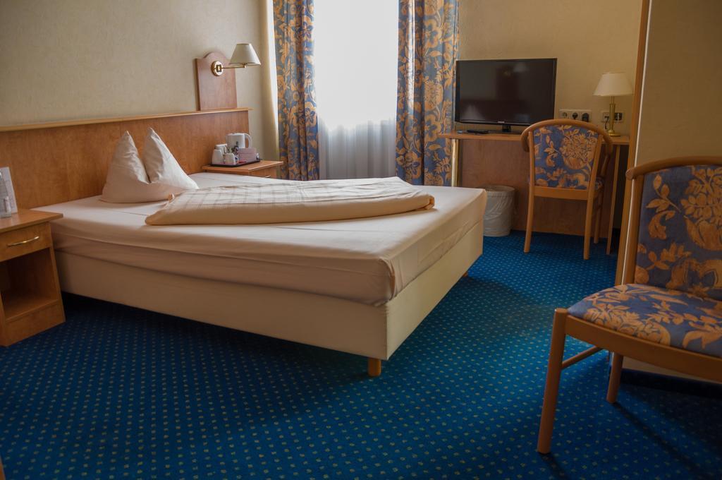 Hotel Domizil Alte Post Püttlingen Zewnętrze zdjęcie