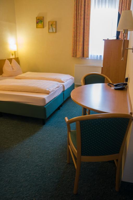 Hotel Domizil Alte Post Püttlingen Zewnętrze zdjęcie
