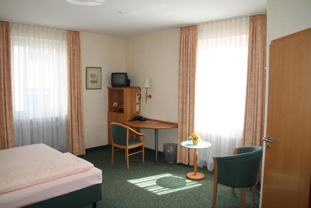 Hotel Domizil Alte Post Püttlingen Zewnętrze zdjęcie