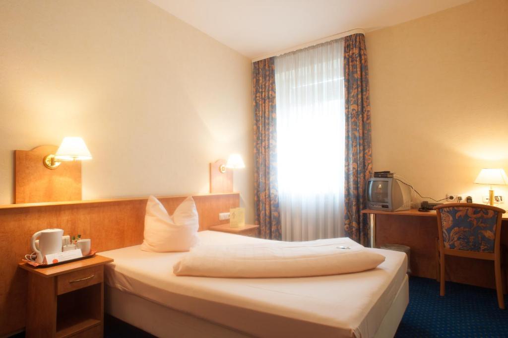 Hotel Domizil Alte Post Püttlingen Zewnętrze zdjęcie
