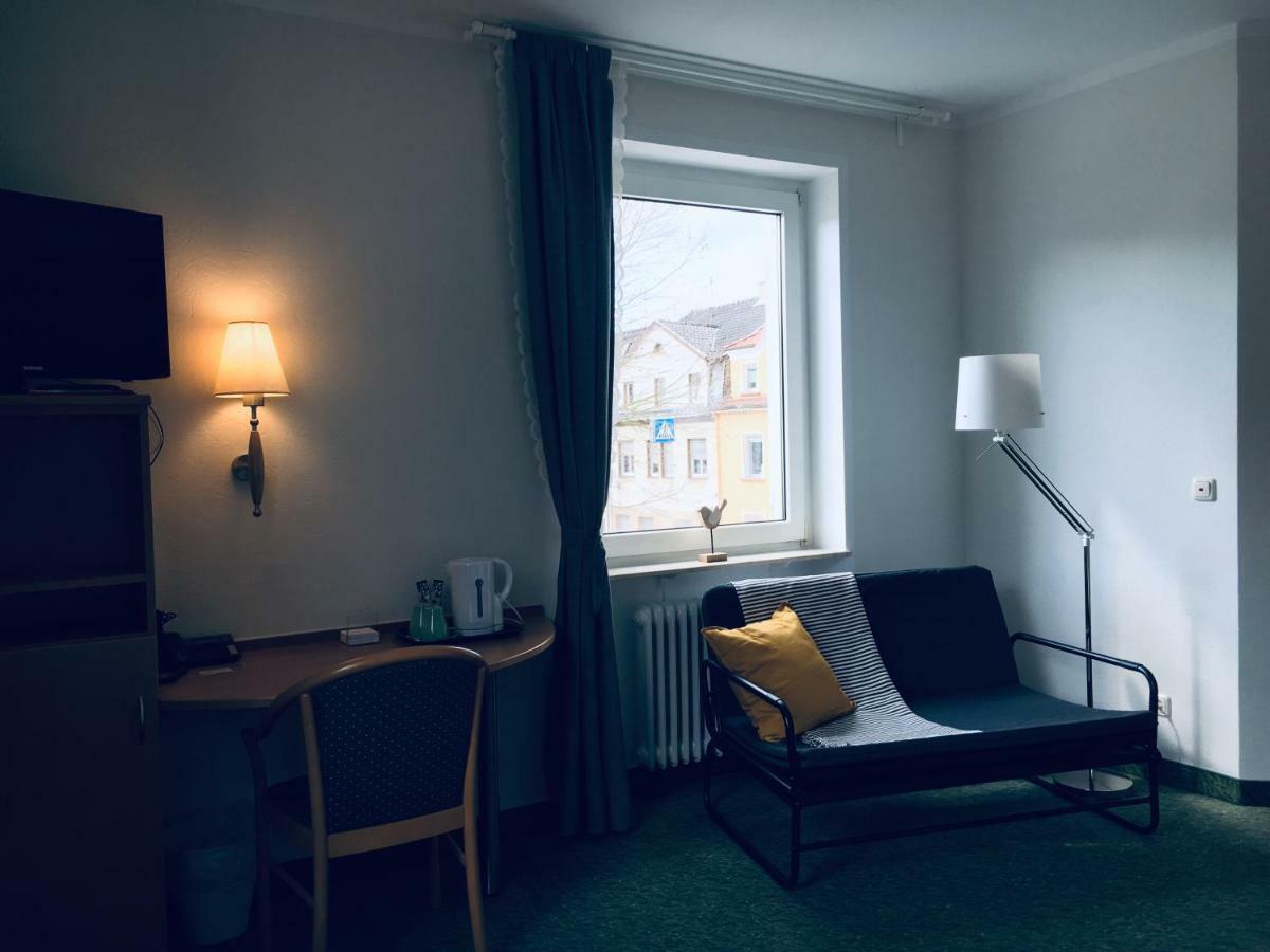 Hotel Domizil Alte Post Püttlingen Zewnętrze zdjęcie